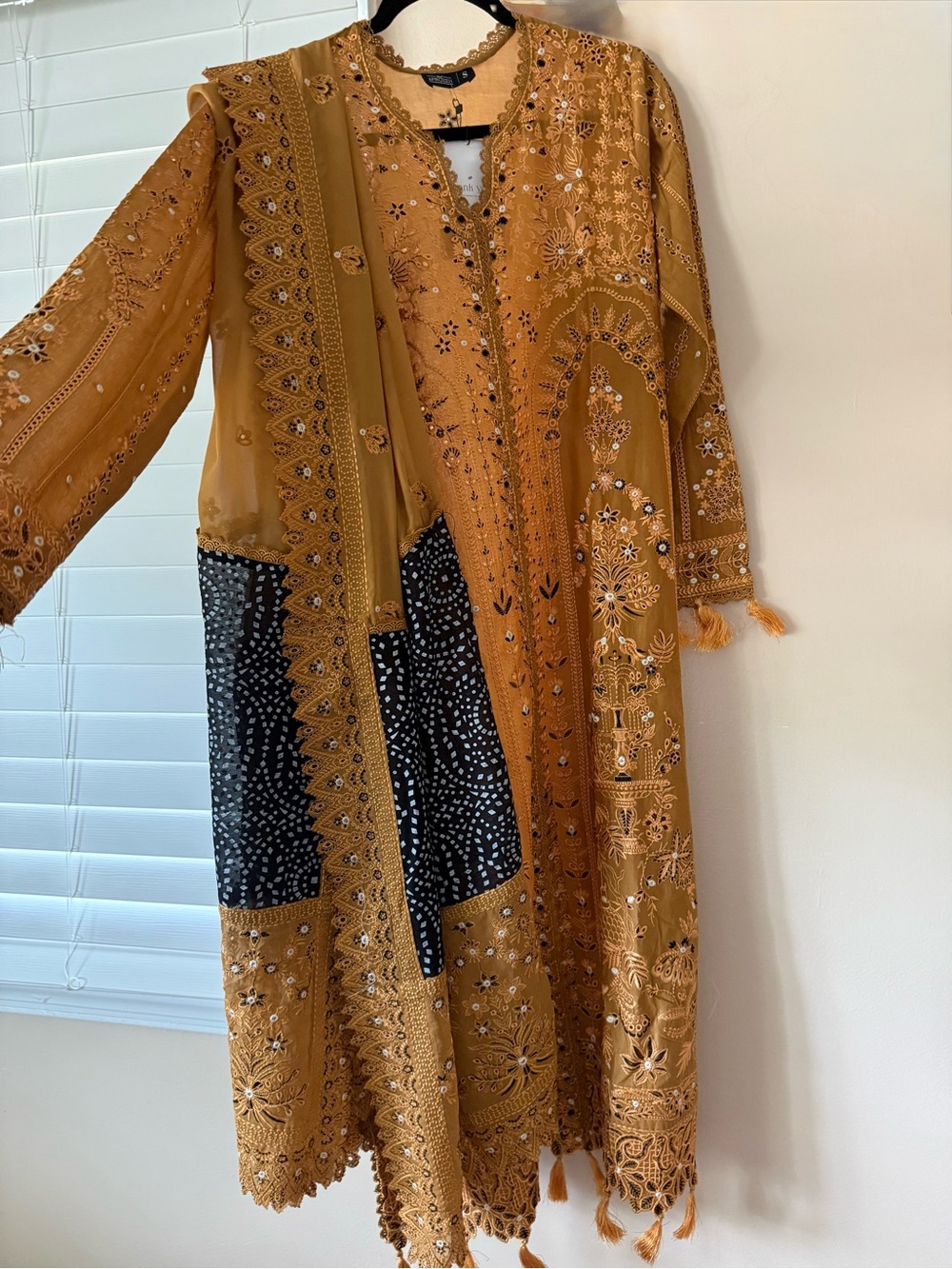 Afrozeh 3 piece Pakistani lawn and chiffon Dress Mustard Size Small